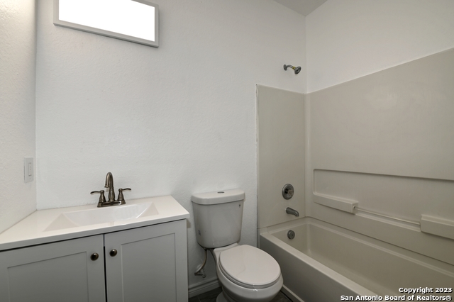 Listing photo id 31 for 12002 Amber Vista