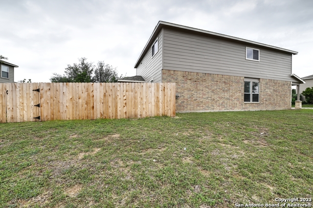 Listing photo id 3 for 12002 Amber Vista