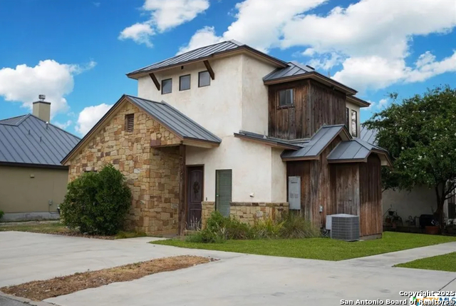 Image 2 of 37 For 1752 Gruene Vineyard Crossing