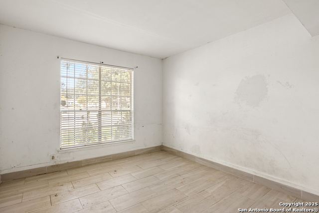 Image 15 of 34 For 15726 Timberway