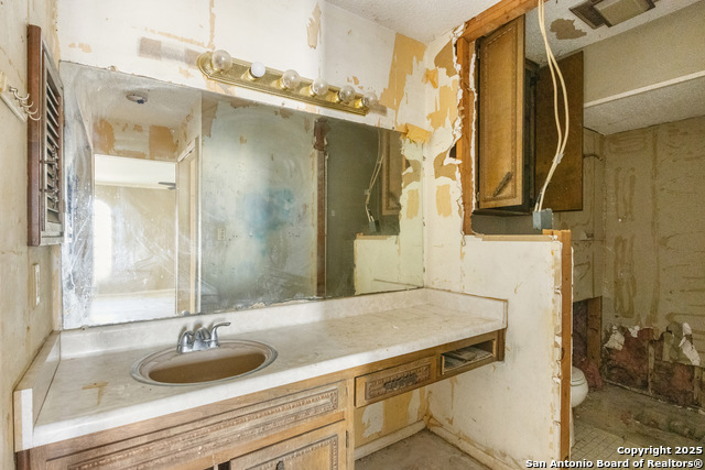 Image 23 of 34 For 15726 Timberway