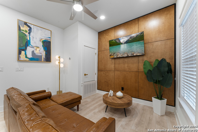 Image 3 of 11 For 120 Magnolia 102