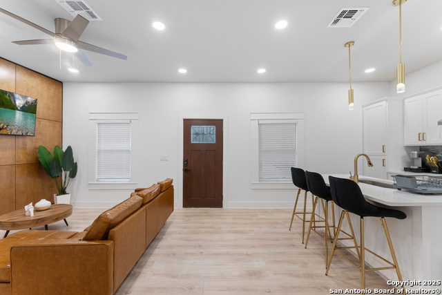 Image 4 of 11 For 120 Magnolia 102