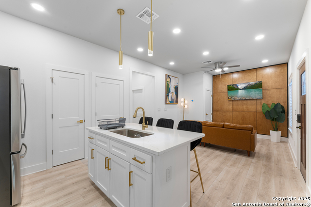 Image 5 of 11 For 120 Magnolia 102