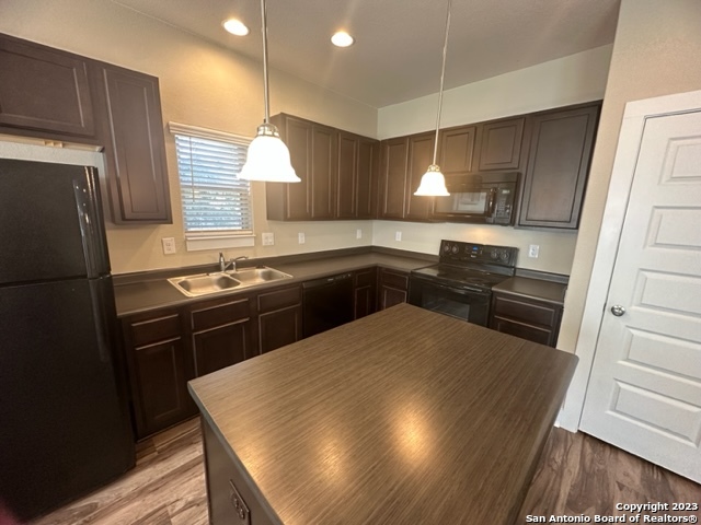 Listing photo id 8 for 2706 Lake Louise Dr 2