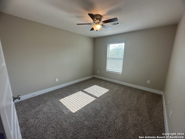 Listing photo id 11 for 2706 Lake Louise Dr 2