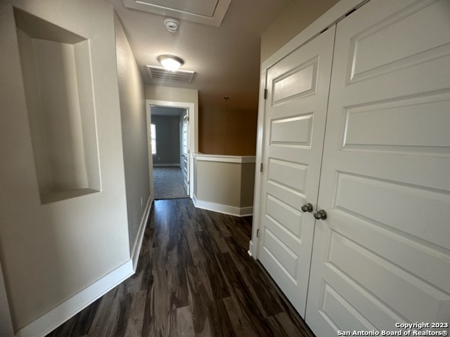 Listing photo id 13 for 2706 Lake Louise Dr 2
