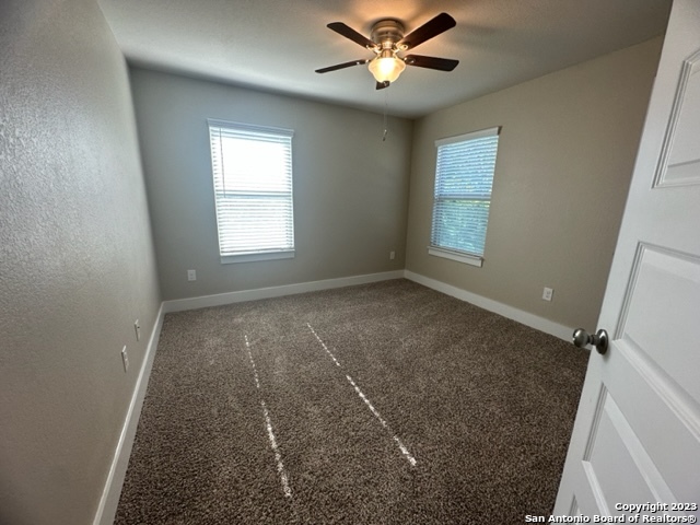 Listing photo id 17 for 2706 Lake Louise Dr 2