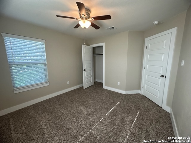 Listing photo id 18 for 2706 Lake Louise Dr 2