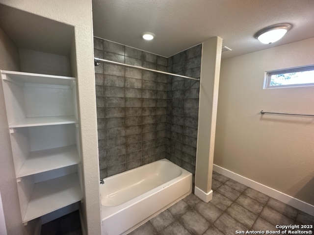 Listing photo id 25 for 2706 Lake Louise Dr 2