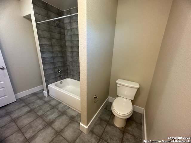 Listing photo id 28 for 2706 Lake Louise Dr 2