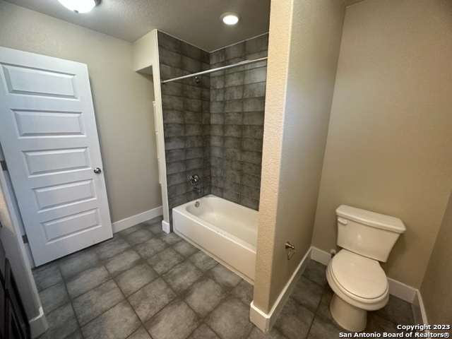 Listing photo id 29 for 2706 Lake Louise Dr 2
