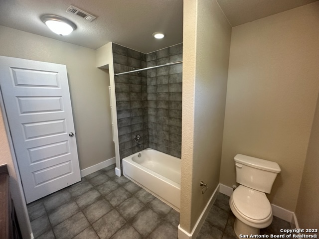 Listing photo id 30 for 2706 Lake Louise Dr 2