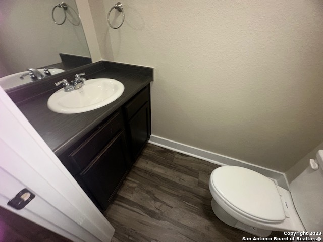 Listing photo id 31 for 2706 Lake Louise Dr 2