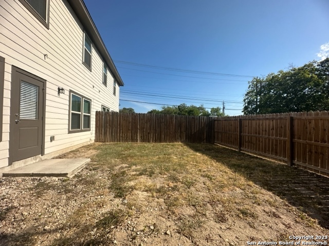 Listing photo id 33 for 2706 Lake Louise Dr 2