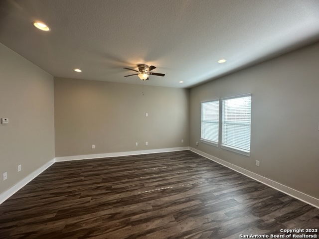 Listing photo id 3 for 2706 Lake Louise Dr 2