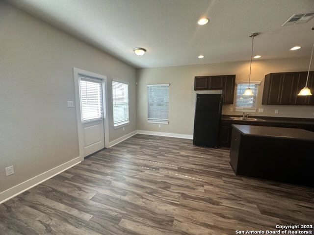 Listing photo id 6 for 2706 Lake Louise Dr 2