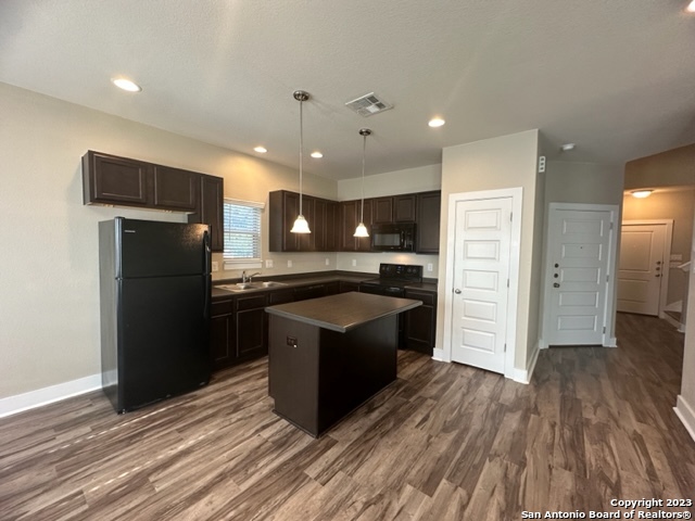 Listing photo id 7 for 2706 Lake Louise Dr 2