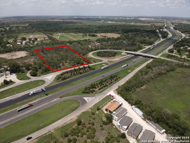 Image 4 of 5 For 13901 Interstate 35 S