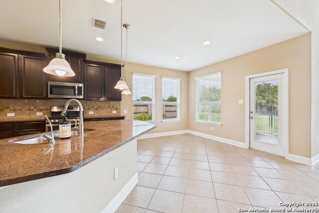 Listing photo id 4 for 26435 Cedro  