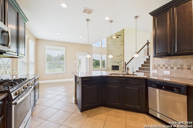 Listing photo id 5 for 26435 Cedro  