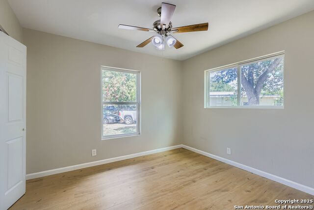 Image 17 of 29 For 122 Sandy Oaks St