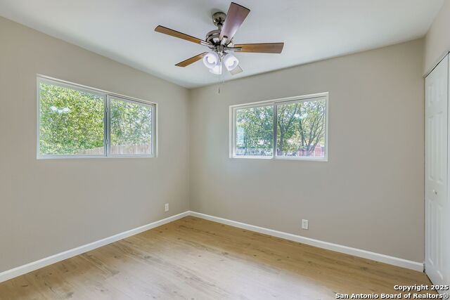 Image 19 of 29 For 122 Sandy Oaks St