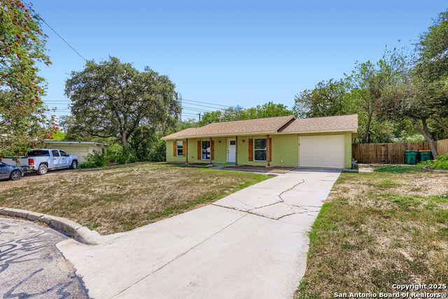 Image 2 of 29 For 122 Sandy Oaks St
