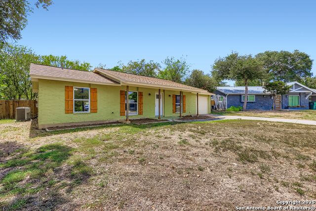 Image 3 of 29 For 122 Sandy Oaks St