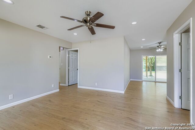 Image 5 of 29 For 122 Sandy Oaks St