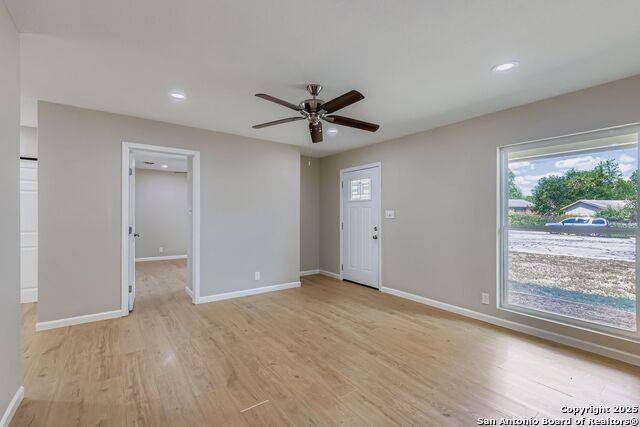 Image 6 of 29 For 122 Sandy Oaks St