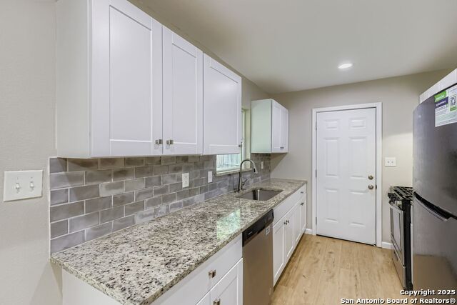 Image 8 of 29 For 122 Sandy Oaks St