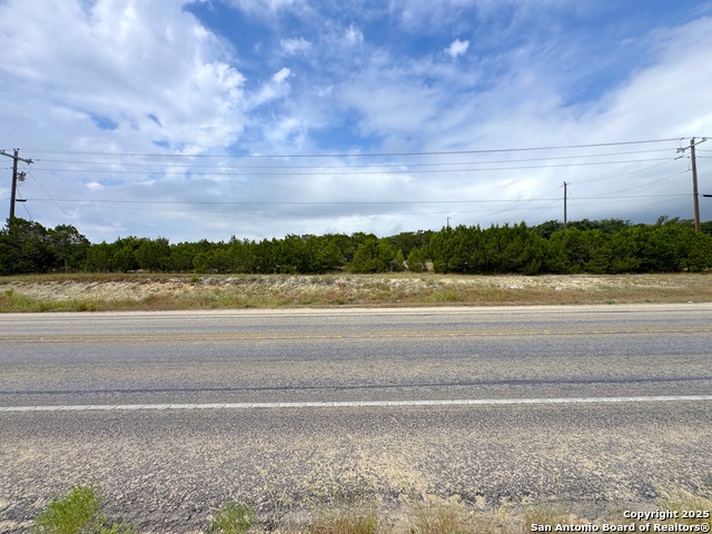 Listing photo id 14 for 2085 Fm 484