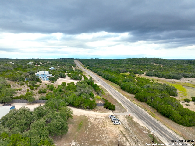 Listing photo id 1 for 2085 Fm 484