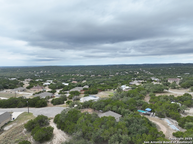 Listing photo id 2 for 2085 Fm 484
