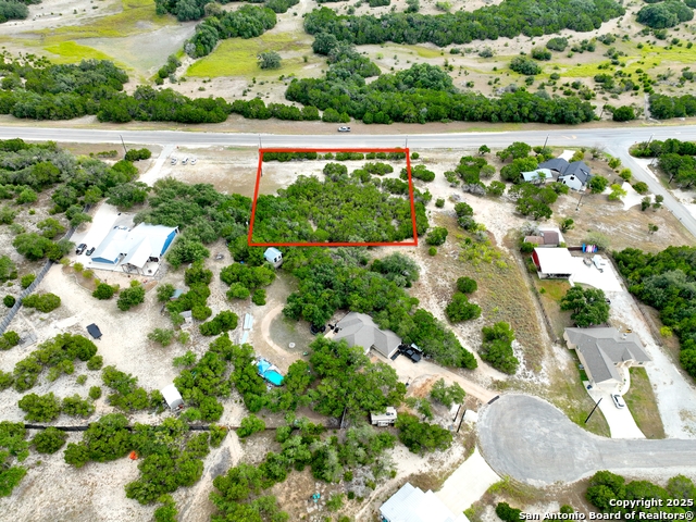 Listing photo id 5 for 2085 Fm 484