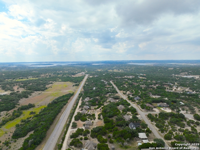 Listing photo id 7 for 2085 Fm 484