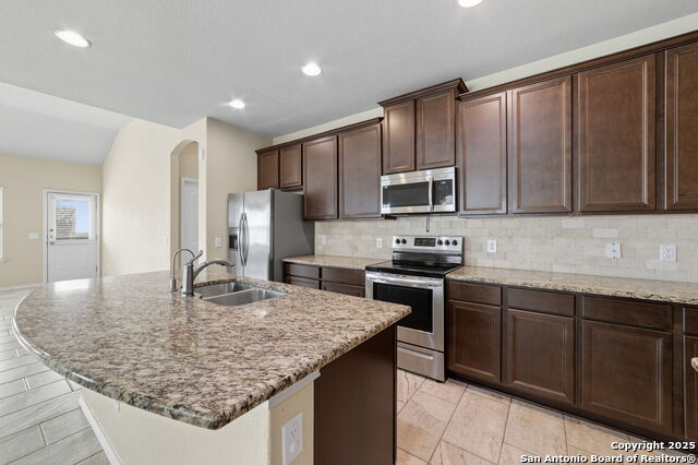 Listing photo id 4 for 8303 Puente  