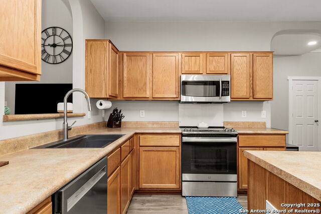 Image 10 of 27 For 321 Alders Gate