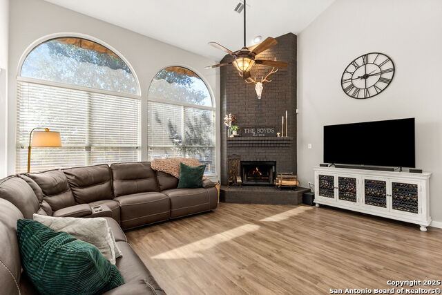 Image 6 of 27 For 321 Alders Gate