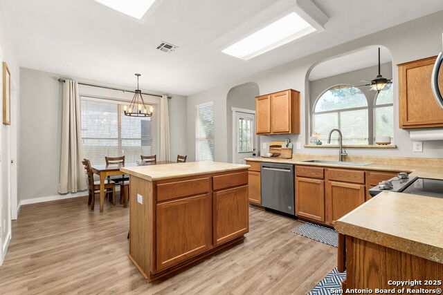 Image 8 of 27 For 321 Alders Gate