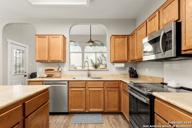 Image 9 of 27 For 321 Alders Gate