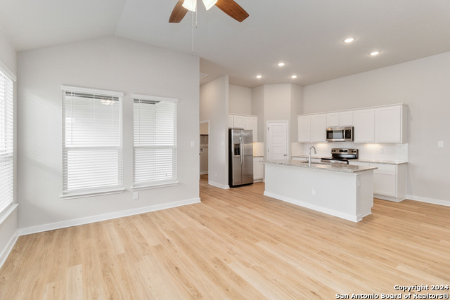 Listing photo id 9 for 435 Cross Barn Blvd