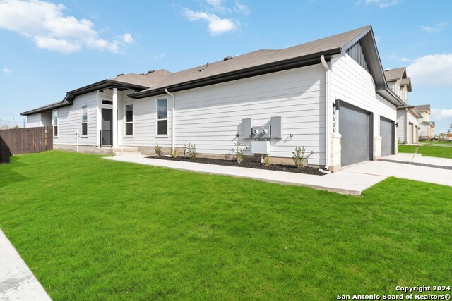 Listing photo id 1 for 435 Cross Barn Blvd