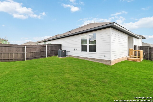 Listing photo id 2 for 435 Cross Barn Blvd