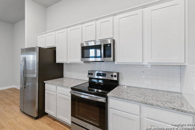 Listing photo id 8 for 418 Cross Barn Blvd