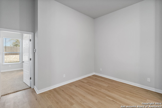 Listing photo id 10 for 418 Cross Barn Blvd