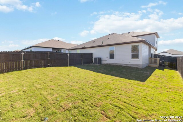 Listing photo id 2 for 418 Cross Barn Blvd