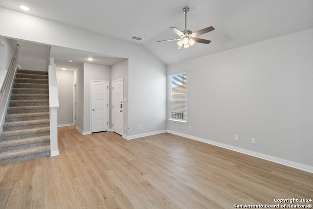 Listing photo id 3 for 418 Cross Barn Blvd