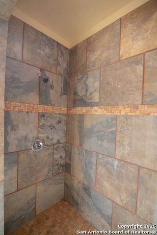 Image 16 of 30 For 272 Cr 341